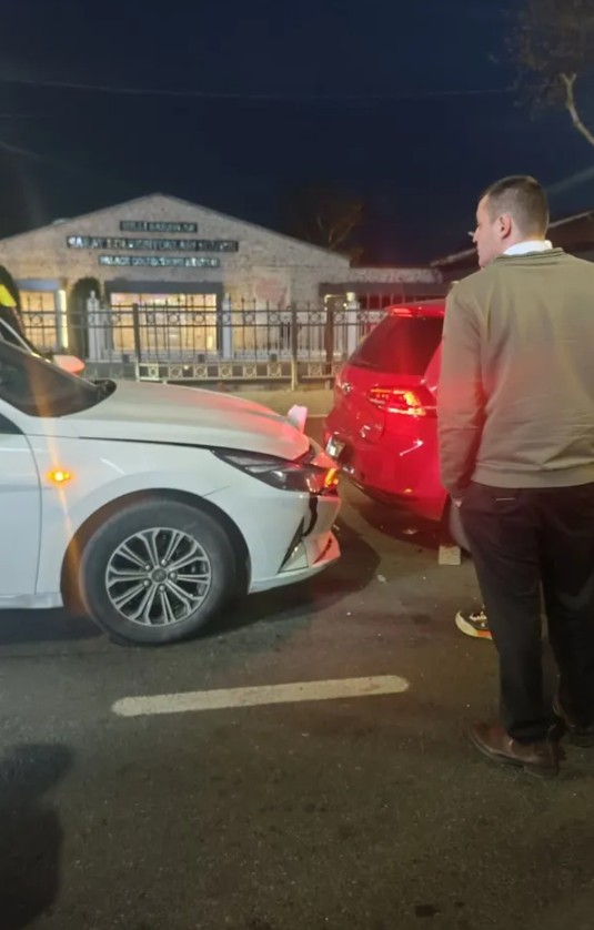 Beşiktaş'ta zincirleme trafik kazası! 3 araç birbirine girdi